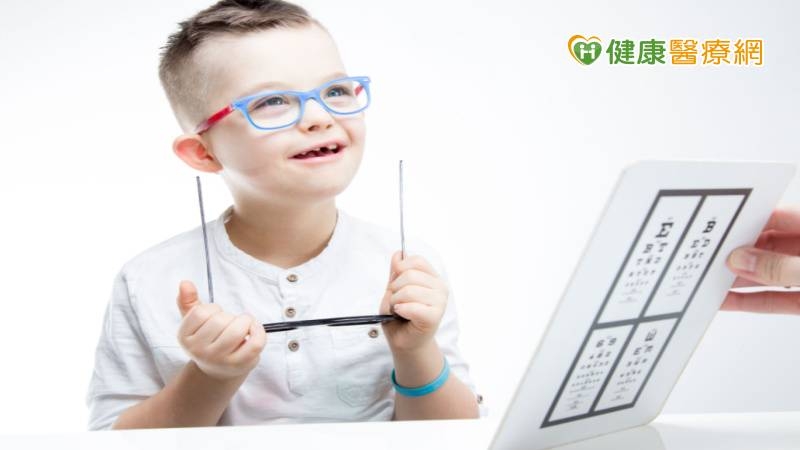 遲緩兒僅能用「手」探索？　「視覺復能中心」幫大忙