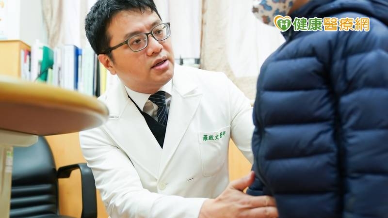 2歲童鼠蹊部摸到凸起物　微創腹腔鏡手術解腹股溝疝氣