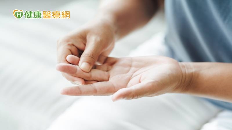 6旬男痛風每個月都發作！　醫籲：注意飲食還要「搭配1事」才有用