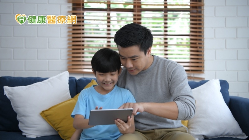 怕孩子沉迷3C、禁用又怕學業落後！　專家教你3招應對