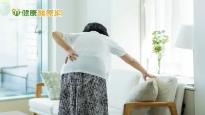 八旬老婦背痛到走不動！竟是「腰髂肌膿瘍」 這群人最易發生