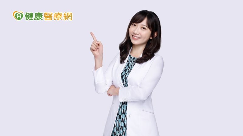 夏天臉油到可以煎蛋？ 藍雷射助你清爽一夏與戰痘成功