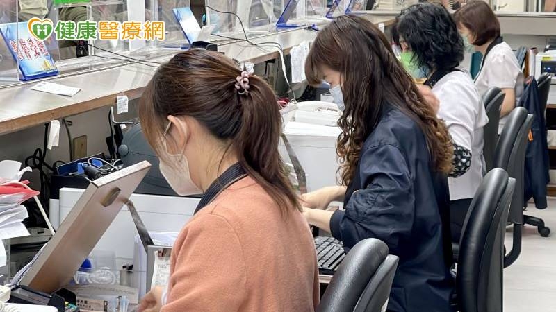 「肩頸症候群」逾半數電腦工作者曾出現！　增生注射治療一舉多得