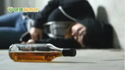 陸網紅「狂灌2公斤60%烈酒」暴斃　研究：恐導致心肌梗塞