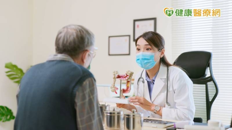 九旬翁罹腸癌憂手術風險高！ 「內視鏡黏膜下剝離術」免動刀、恢復快