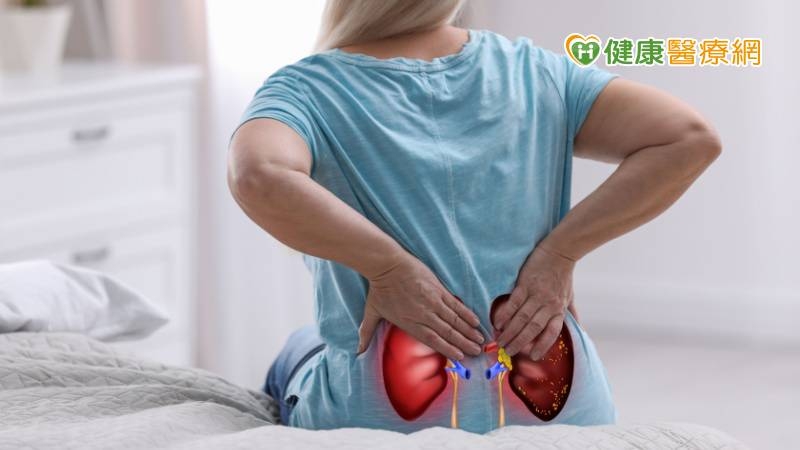 老婦腰痛「不敢做１事」害腎臟炎！　微創脊椎融合術助擺脫根源