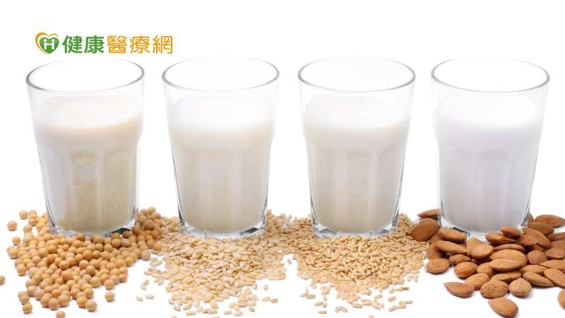 5種植物奶優缺點一次看！　植物奶怎麼選？能完全取代牛奶？營養師解答