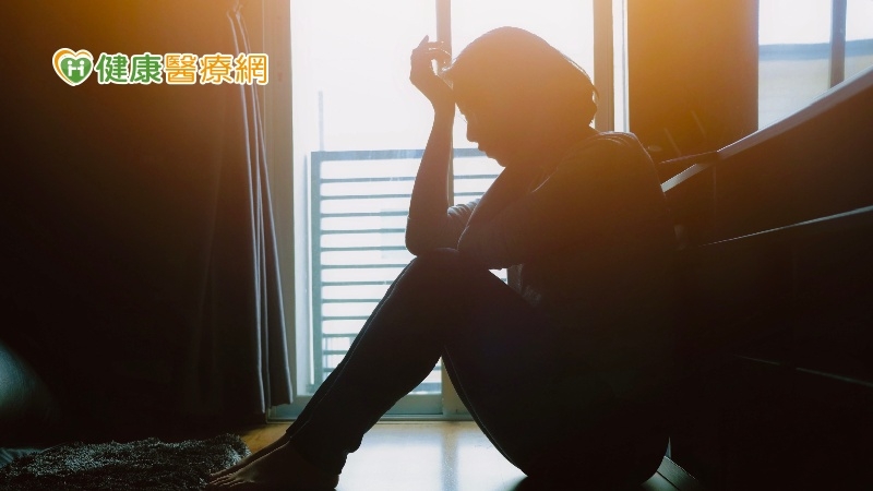 憂鬱絕望怎麼辦…　要找醫師、臨床心理師還是諮商心理師？