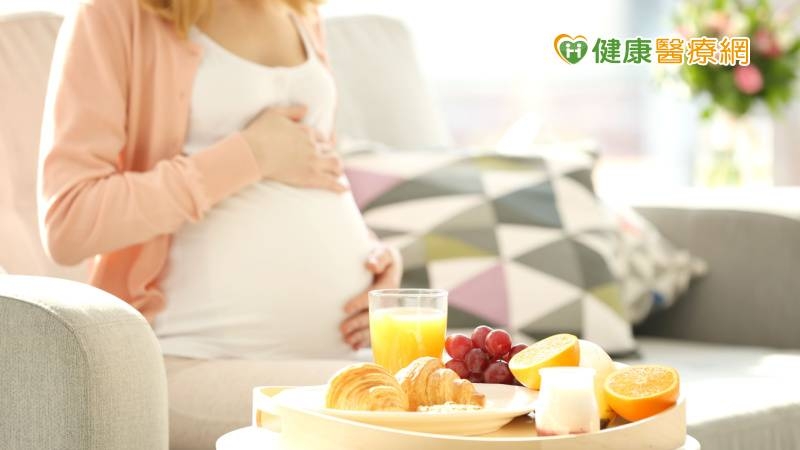 準媽媽吃大餐當心便祕、營養不良　國健署授點餐7技巧