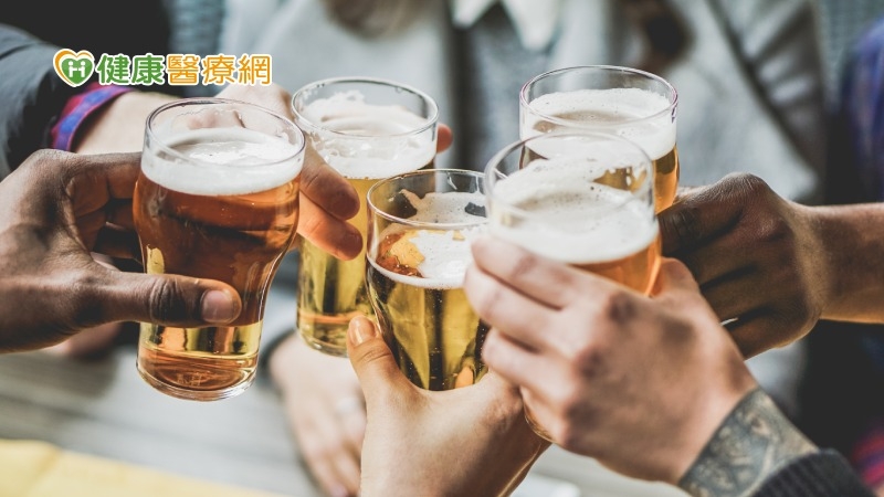 每天有11名飲酒者死亡　每天喝一罐沒事？醫揭「酒精成癮判斷要點」