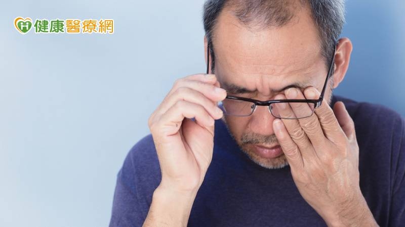 老翁白內障術後「角膜受損」看不清　角膜移植手術恢復視力