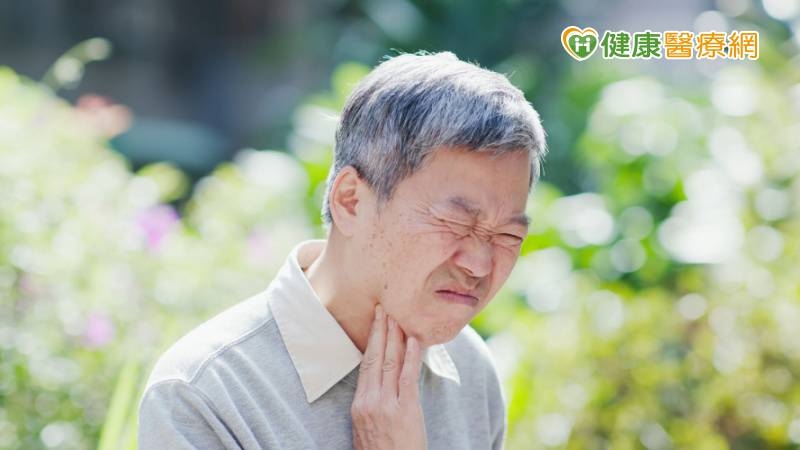 「吞口水都會痛」不到3個月竟是食道癌第三期！　醫揪警訊