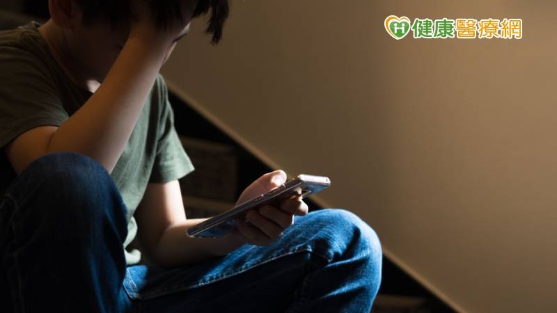 董氏基金會：青少年遭網路霸凌 近兩成欲自我傷害！