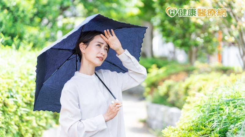 妙齡女美白拒曬太陽，維生素D不足全身發炎　調查：九成民眾缺D