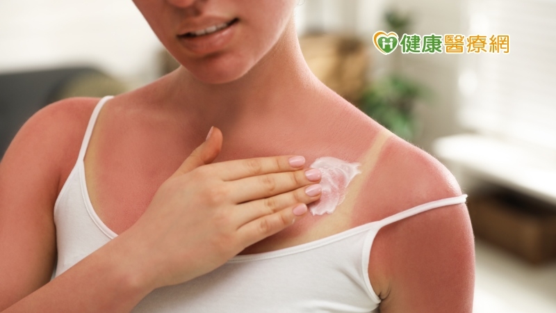 夏日危肌／長期日曬恐長斑、老化、罹皮膚癌！　擦多少防曬才夠力？　