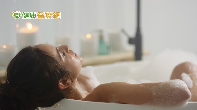 泡錯澡反而睡不好！睡前泡澡注意2關鍵　醫師曝最佳泡澡溫度、時間