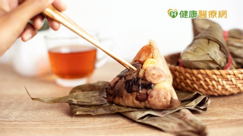 粽子吃多腹脹難消化　中醫師傳授「穴位按摩和茶飲解膩」