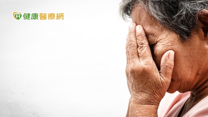 5旬婦拔牙感染竟導致失明！　輕忽鼻竇炎引發嚴重併發症