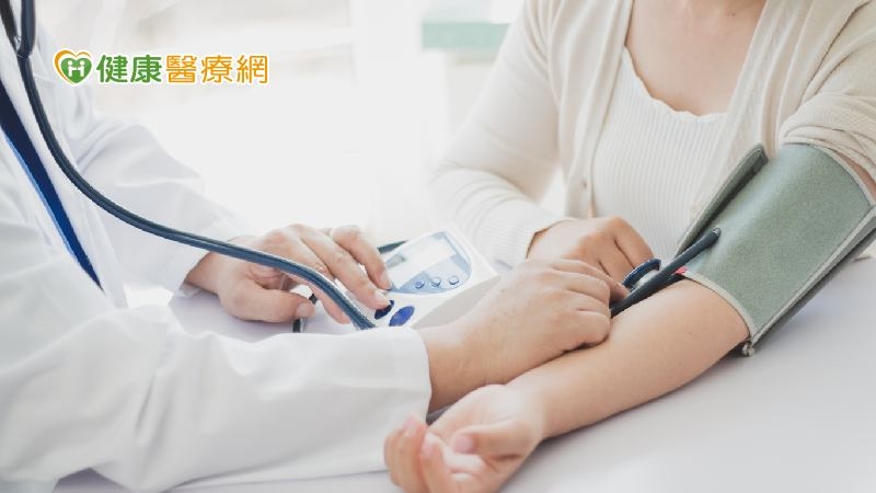 收縮壓VS.舒張壓健康影響大不同！　醫師3建議籲端午節別放「粽」血壓