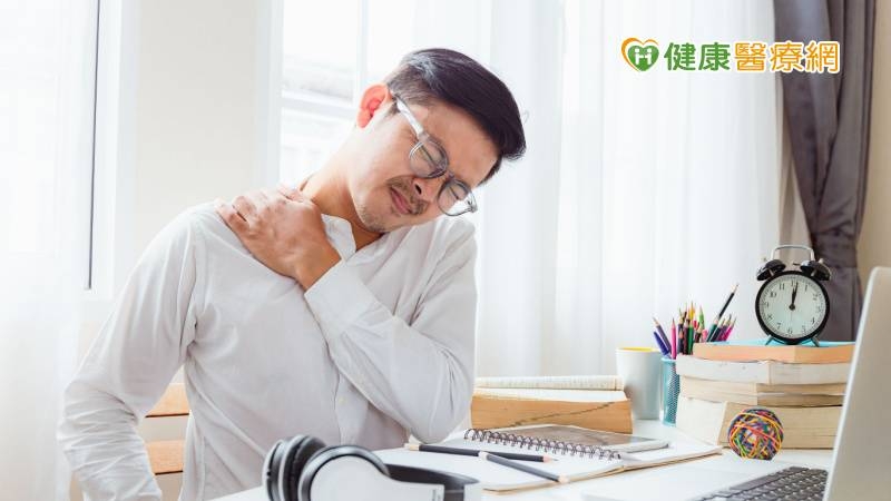 5旬男手麻筷子拿不穩　竟是「1地方退化病變」惹禍