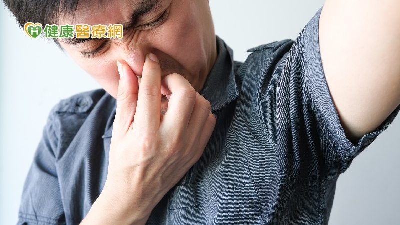 怕夏天變「臭酸人」！　把握2招不依賴止汗除臭劑