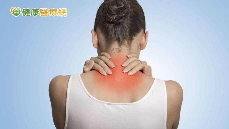 沒有運動，卻全身痠痛？　醫列「４大跡象」恐是纖維肌痛症上身