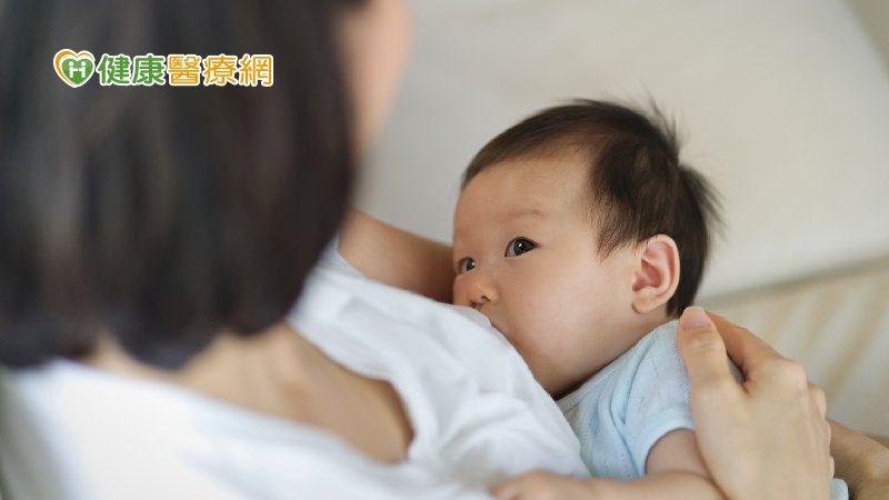 (國泰)寶寶什麼時候該離乳？有哪些方法可以幫助離乳？　醫師來解答！
