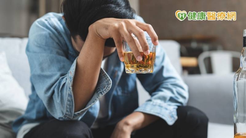下班後喝一杯放鬆？小心不知不覺酒精綁架　1類人佔最多