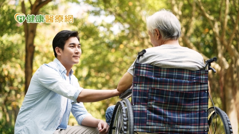長期照顧失能家人好累…　把握「照顧救生圈」自救5守則