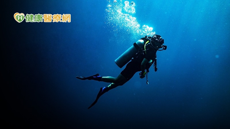 全球罕見！潛水員深潛30公尺引發SCLS　血管滲漏險致命