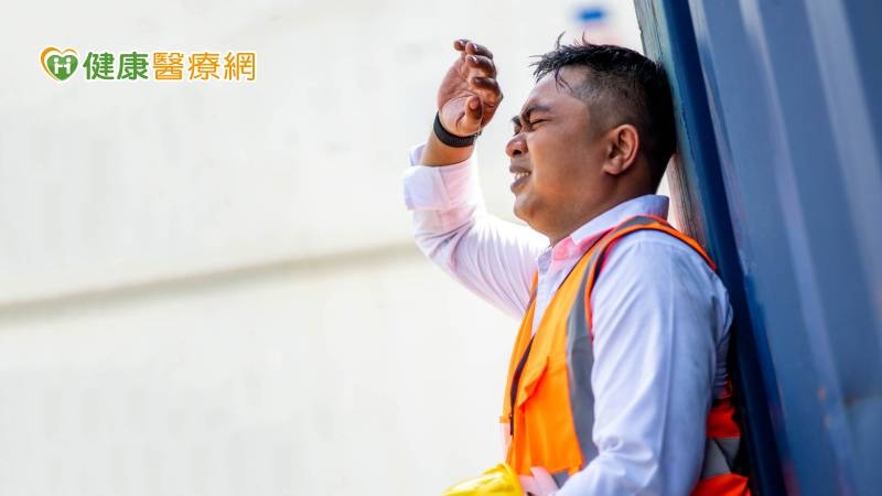 天熱難耐送醫！中年打石工熱衰竭　常見5大熱危害一次看