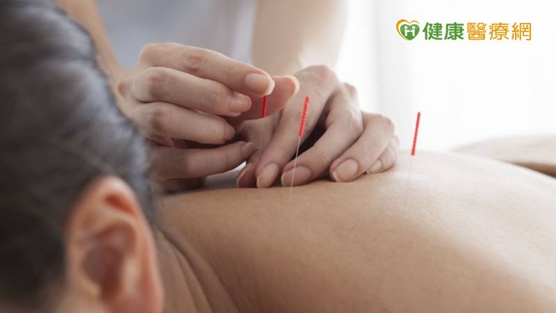 類風濕性關節炎腰背痠痛　中醫「小針刀」治療改善脊椎壓迫