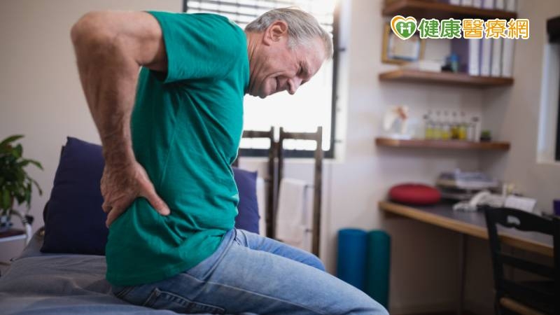 7旬翁罕見全身性血管阻塞　連開6次刀撿回一命