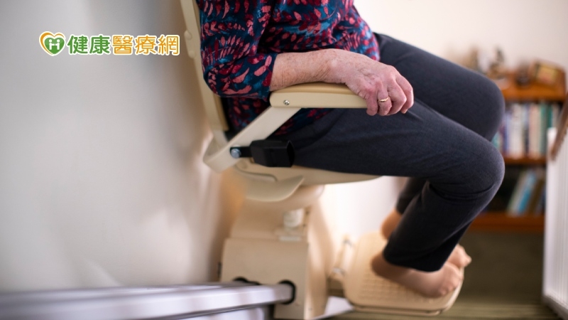 不想一輩子關在家　3種方案化解上下樓梯與交通問題！