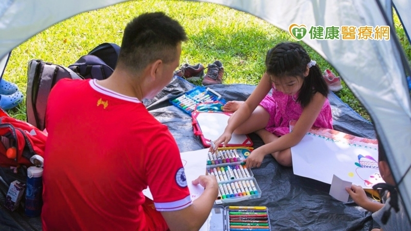 有爸陪伴孩子更有創意、快樂！「第十九屆亞尼克寫生比賽」超溫馨實體回歸