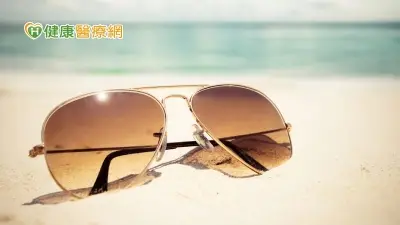 夏日時尚配件「太陽眼鏡」　鏡片不是越黑越好！選購注意2大重點