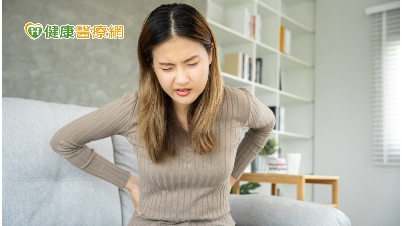 治療脊椎側彎　物理治療師示範4個動作達到「3D穩定」