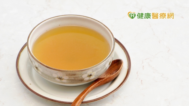雞湯、雞精、滴雞精誰最營養？　營養師教你手術後怎麼吃