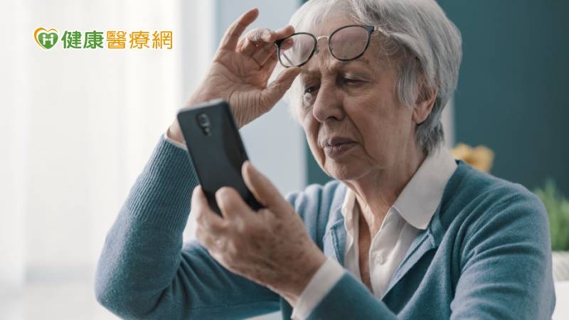 身心過勞眼模糊恐黃斑部病變　藥物注射改善視力危機