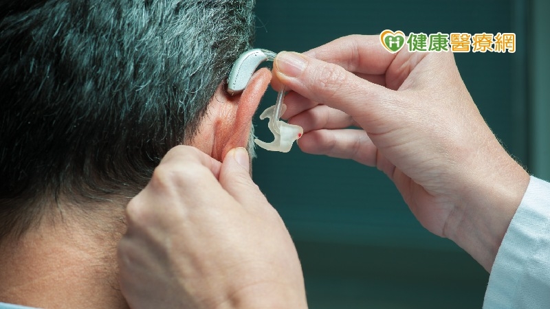 聽不清又不用助聽器　醫示警：恐加速聽覺與神經退化