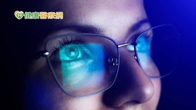 防藍光眼鏡有用嗎？　國外研究：恐無法減輕眼睛疲勞