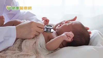 4個月大男嬰流感重症！未滿6個月無法打疫苗　孩子該如何獲得保護力？