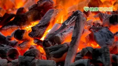 露營燒炭取暖一氧化碳中毒喪命！　注意使用熱水器5原則
