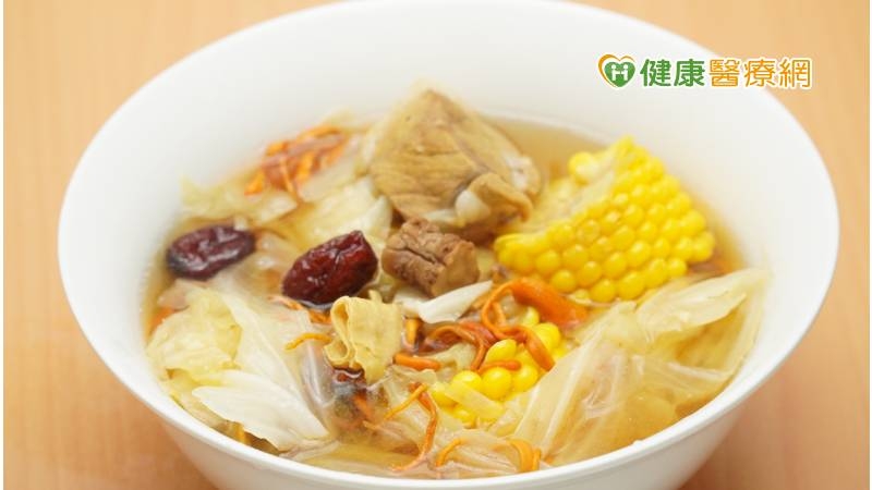 冷尬凍未條！　新吃法「黃金蟲草羊肉爐」9款中藥補氣血