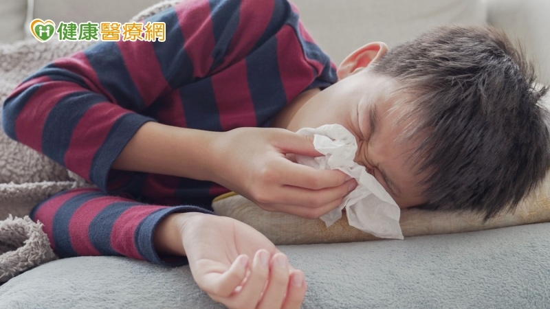 小兒反覆感冒不輕忽　併發肺炎和鼻竇炎