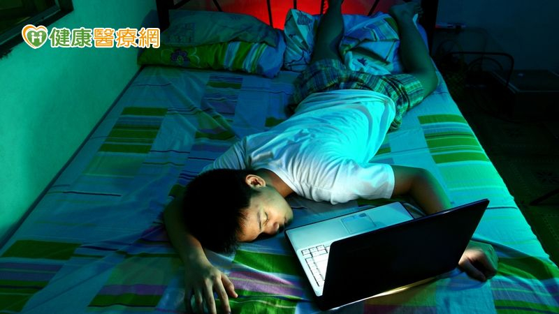台國高中生每<span style='color:red'>日平均</span>睡6.9小時！　醫籲：讓孩子多睡點身心才健康