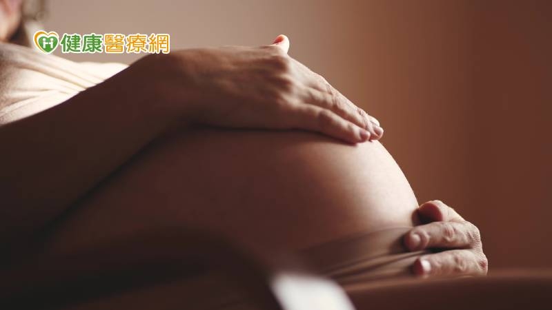 醫師分析《人工生殖法》漏5族群、赴國外代理孕母冒4風險　籲修法開放！
