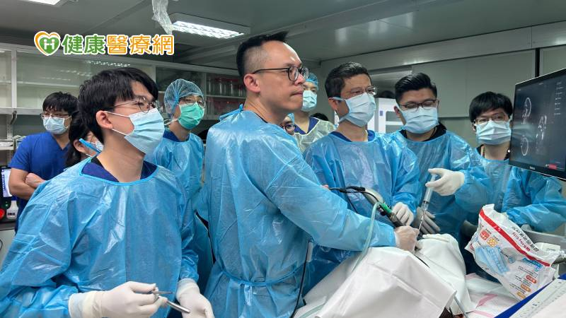 鼻竇顱底手術雙專科「四手聯彈」可深入刁鑽病灶　馬偕設創新教室助<span style='color:red'>鑽研</span>