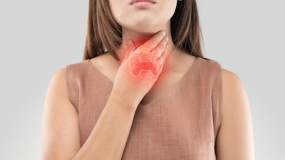 喉嚨痛、脖子腫是感冒嗎？原來是「甲狀腺炎」惹禍，女生比男生風險高5－10倍！甲狀腺炎QA一次看