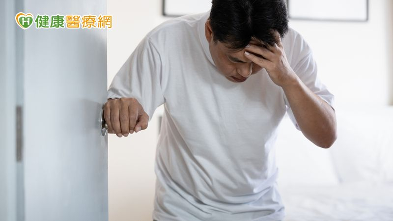 他看診突嘔吐、頭暈竟是出血性腦中風　「ROSA手術精準抽吸血塊」助免於失能